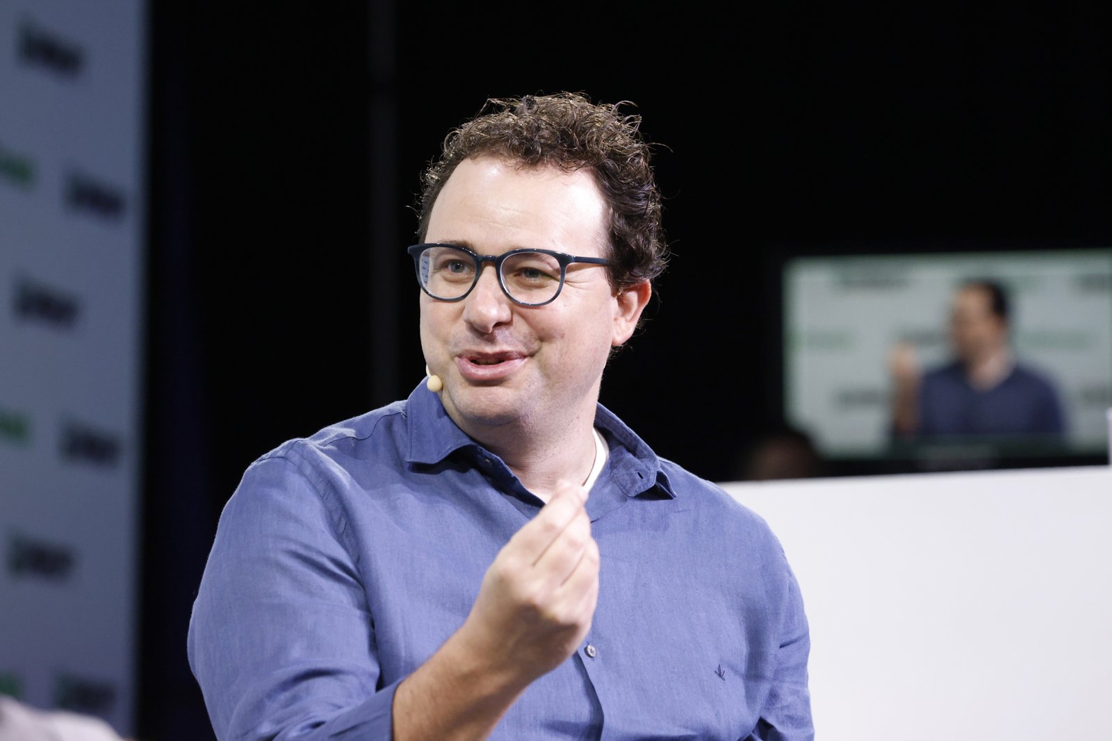 Dario Amodei, patron d'Anthropic, parle sur scène lors de TechCrunch Disrupt 2023
