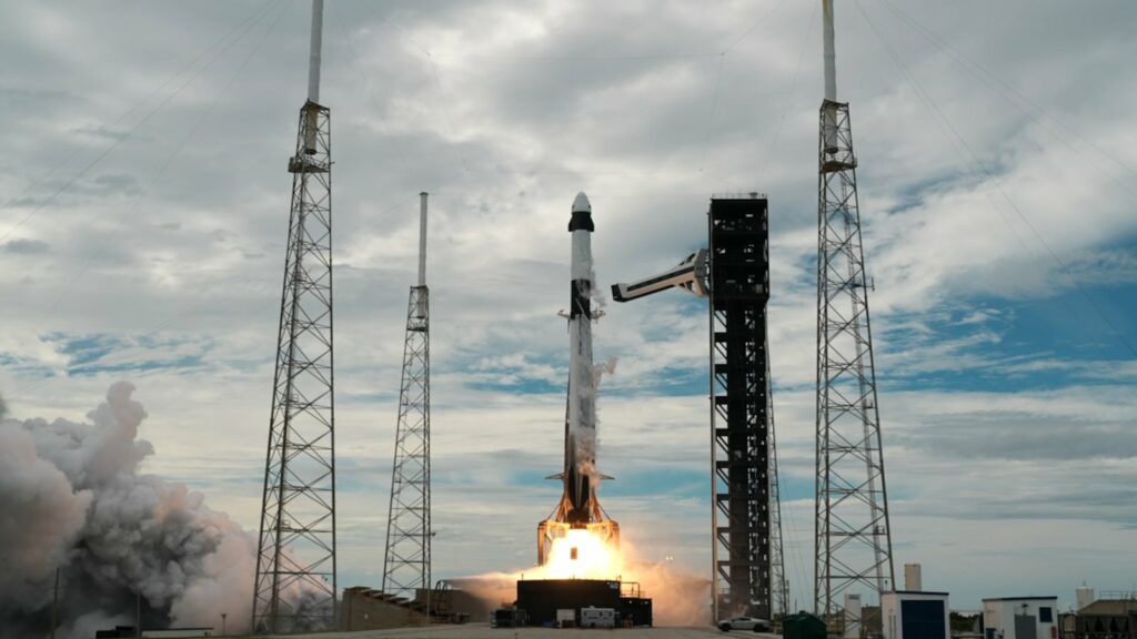 Crew-13: Dragon Grace rejoint l&rsquo;ISS en 7 h 55 (record américain)
