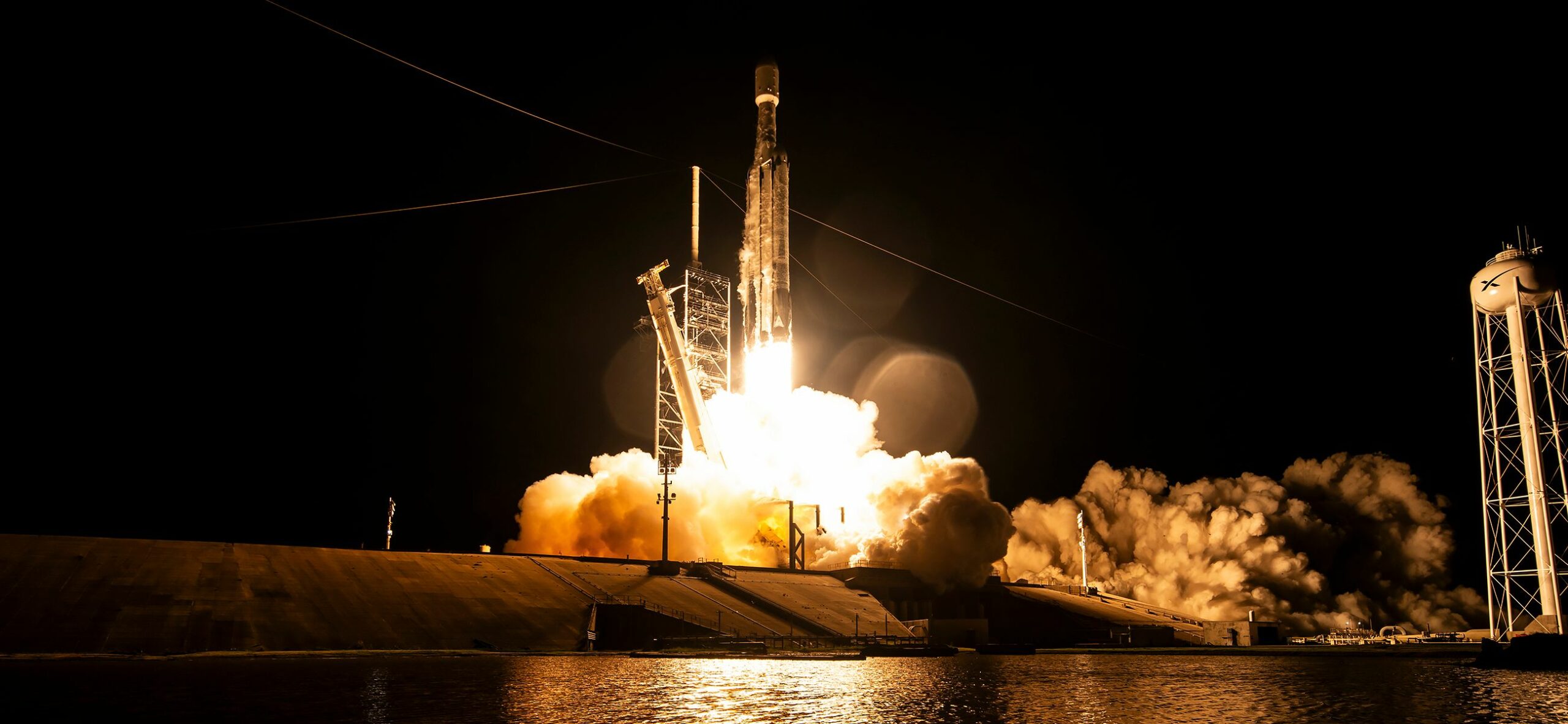 Falcon Heavy liftoff for the NROL-97 mission. Credit: SpaceX