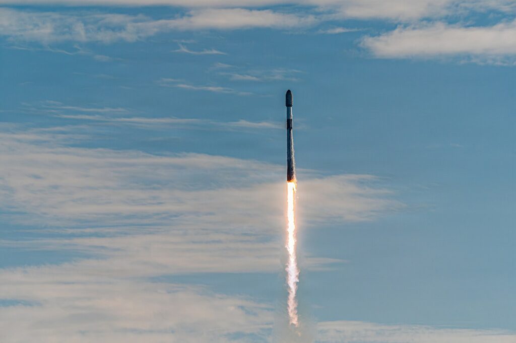 Starlink en el móvil: la FCC autoriza a SpaceX a lanzar 15.000 satélites para conectar teléfonos