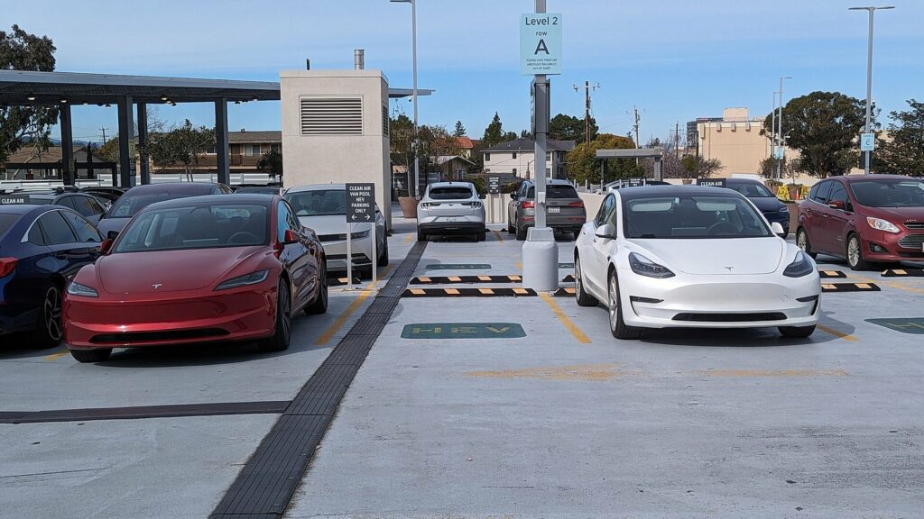 Tesla suspend les commandes du Model 3 Premium au Canada en invoquant un quota d’importation épuisé